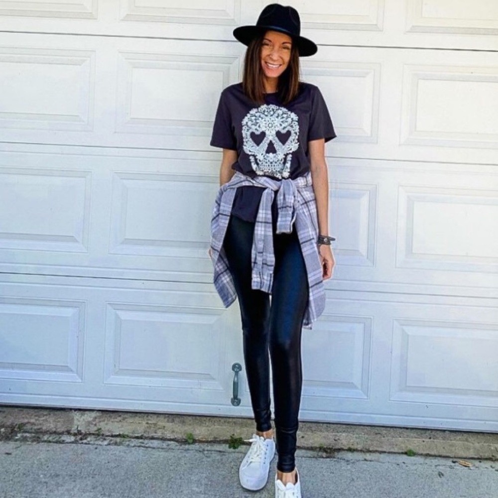 Lace Skull T-Shirt in Grey - Picture 4 of 7